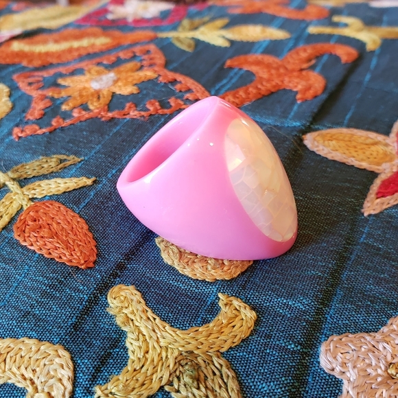 Vintage Mod Chunky Ring Acrylic Seashell 1970s - Picture 2 of 4